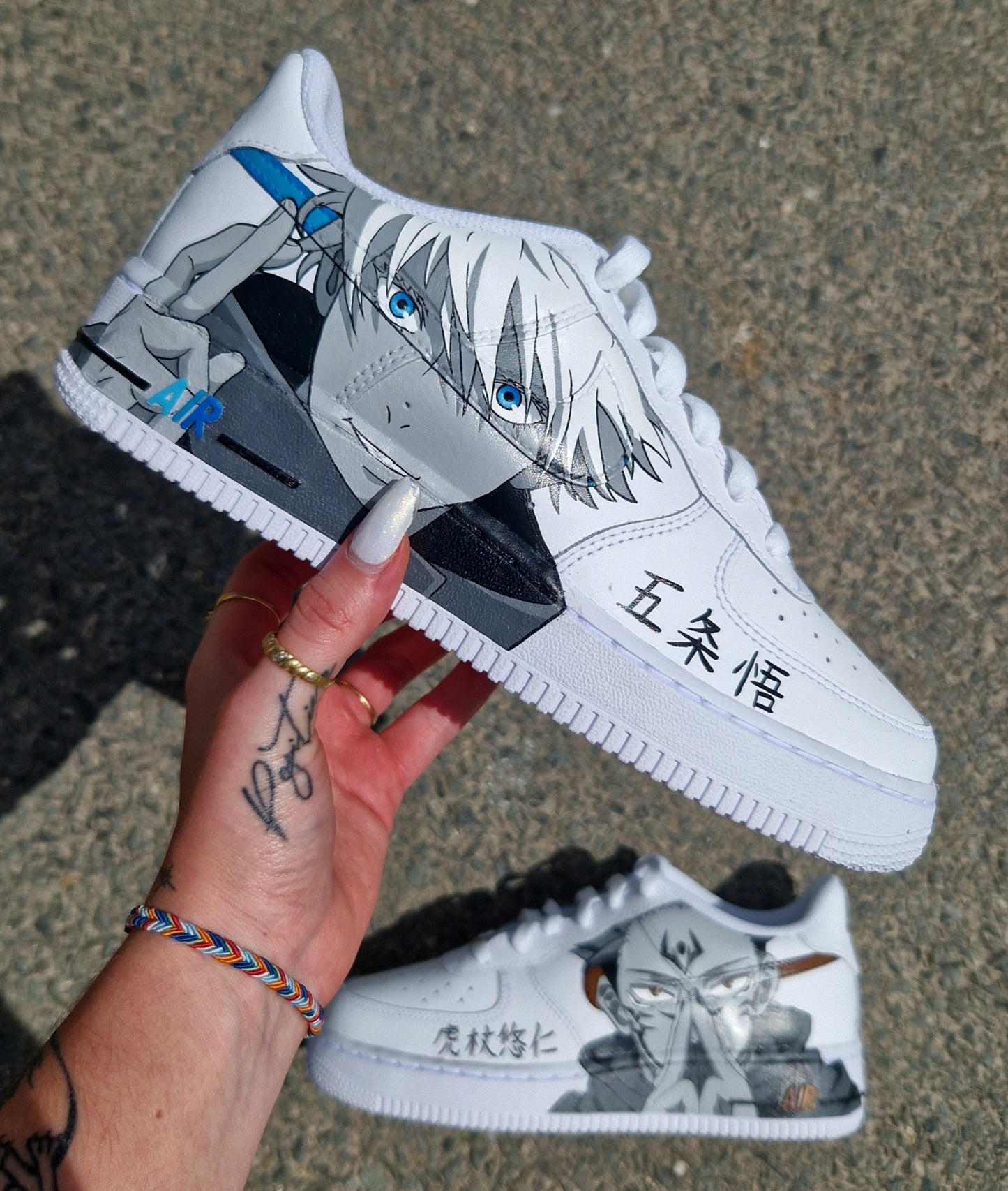 Nike Air Force 1 personalizadas – Sukuna x Gojo: una creación poderosa y contrastante inspirada en Jujutsu Kaisen.