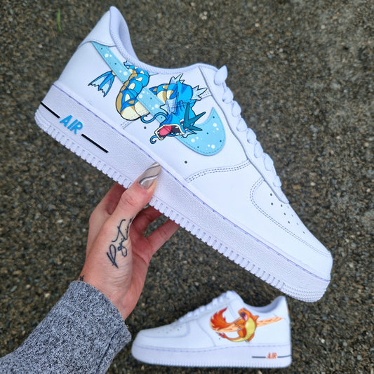 Custom Nike Air Force 1 Leviator – peinture Pokémon avec effets d’eau et éclaboussures
