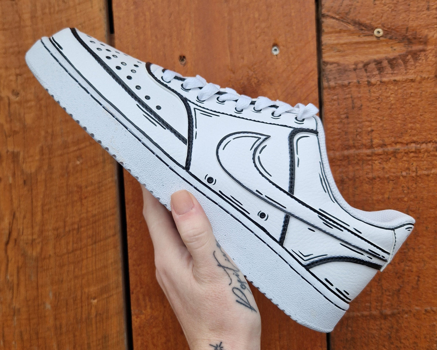 Nike Court Vision Low custom Cartoon classique avec contours noirs dessinés à la main – personnalisable