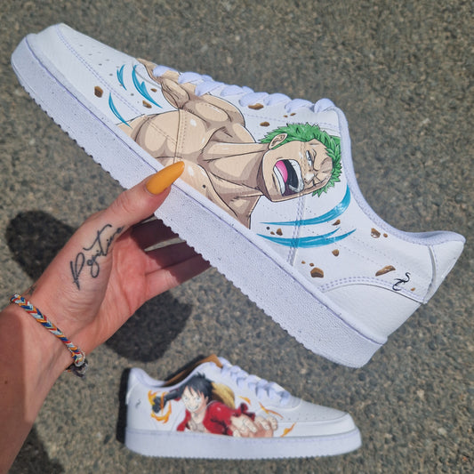 Nike Air Force 1 personalizada – Luffy y Zoro, pintura personalizada inspirada en One Piece con efectos visuales.